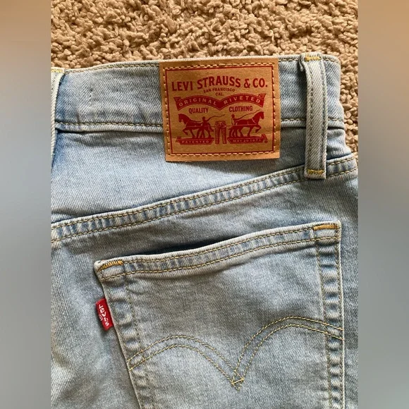 Levi's Wedgie Skinny Button Fly Jeans. Size 28. EUC - Picture 6 of 11